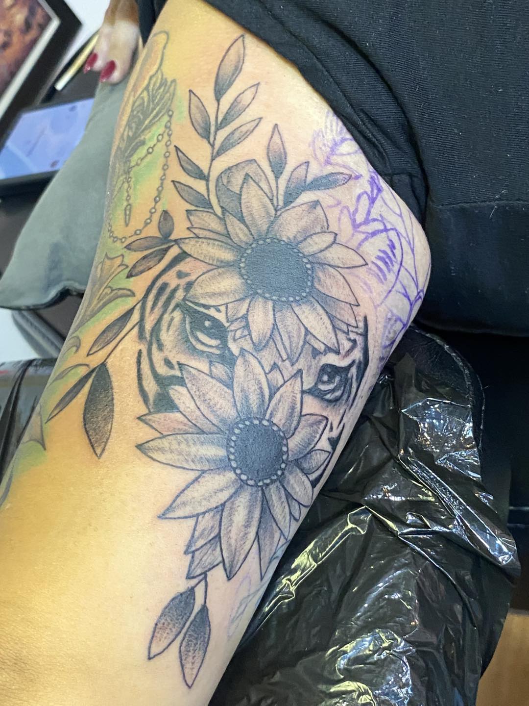 various flowers surrounding cat eyes in a mid sized arm piece